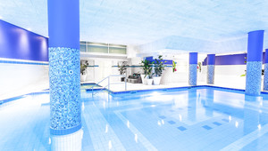 Indoor verwarmd zwembad met bubbelbad, sauna, Turks stoombad, fitness